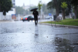 Lluvia, nieve, viento y olas pondr&aacute;n hoy en aviso a una veintena de provincias
