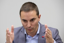 Lobato (PSOE) plantea una auditor&iacute;a rigurosa de los contratos de urgencia para la compra de material m&eacute;dico en pandemia