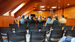 Los acusados de prostituir a una joven lo niegan y ella dice que le amenazaban