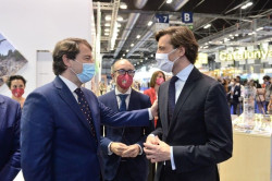 Los ayudantes de Casado en `G&eacute;nova` siguen desorientados con Ayuso que cada d&iacute;a tiene m&aacute;s seguimiento por los diarios internacionales 