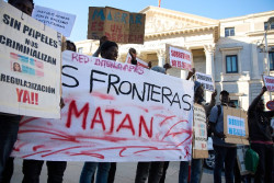 Los comunistas de Sumar quieren regularizar a 500.000 migrantes