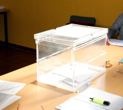Los electores acudir&aacute;n el domingo a las urnas con paraguas en una jornada de chubascos y tormentas generalizadas