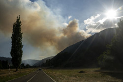 Los incendios se reducen a 18 y dejan m&aacute;s de 360.000 hect&aacute;reas quemadas, aunque la meteorolog&iacute;a juega ahora a favor