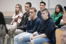 Los j&oacute;venes espa&ntilde;oles se emancipan casi a los 30 a&ntilde;os, tres a&ntilde;os y medio despu&eacute;s que los europeos, seg&uacute;n un estudio