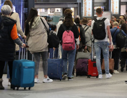 Los j&oacute;venes que deseen viajar con descuento este verano pueden registrarse desde hoy en la web de Transportes