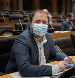 Los letrados del Congreso dan por v&aacute;lido el voto de Casero, aunque se equivocara, y descartan el error inform&aacute;tico
