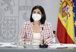  Los mayores en residencias podr&aacute;n quitarse la mascarilla desde ma&ntilde;ana porque "se entiende que es su vivienda"