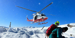 Los pilotos de helic&oacute;pteros de emergencia denuncian jornadas extenuantes de 22 d&iacute;as al mes y falta de negociaci&oacute;n