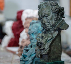 Los Premios Goya vuelven a Sevilla en una gala donde se ver&aacute;n las caras ` S&aacute;nchez-Feijo&oacute;