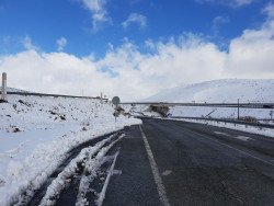Los puertos de Lunada y Estacas de Trueba siguen cerrados por la nieve