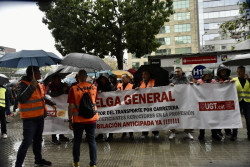 Los sindicatos apuntan a un seguimiento total de la huelga de autobuses con servicios m&iacute;nimos cumplidos