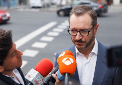 Malestar en el PP con el adelanto electoral de S&aacute;nchez, con el que creen que busca quitar el foco de su victoria