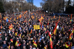 Manifestaci&oacute;n multitudinaria de medio mill&oacute;n de personas contra S&aacute;nchez y "la deriva pol&iacute;tica que ha tomado Espa&ntilde;a"