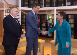 Mar&iacute;a Jes&uacute;s Montero y Santos Cerd&aacute;n acompa&ntilde;an a S&aacute;nchez en las reuniones con Bildu y Junts