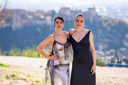 Maribel Verd&uacute; y Leonor Watling recorren Granada camino a los Premios Goya en la pieza promocional de la gala