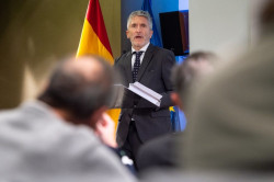 Marlaska, que tiene muchas manchas, se remite a la "intervenci&oacute;n judicial" en  el supuesto espionaje al hermano de Ayuso