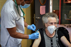  M&aacute;s de 1,3 millones de espa&ntilde;oles han recibido ya la dosis de refuerzo de la vacuna