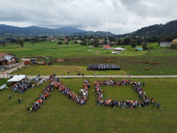 M&aacute;s de 500 personas se concentran en Penagos contra la subestaci&oacute;n y las torres del pol&iacute;gono e&oacute;lico Briesa