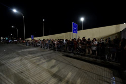 M&aacute;s de mil personas cruzaron la frontera entre Espa&ntilde;a y Marruecos de Ceuta en su primera noche de reapertura