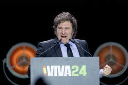 Milei arremete contra S&aacute;nchez: "Tiene la mujer corrupta y se toma cinco d&iacute;as para pensarlo"