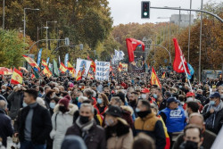 Miles de polic&iacute;as protestan contra la reforma de la `ley mordaza`: "Est&aacute; en peligro el respeto a los derechos de todos"