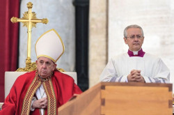 Multitudinario y sentido funeral de Benedicto XVI presidido por Francisco