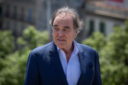 Oliver Stone defiende el uso de energ&iacute;a nuclear para "limpiar" el medio ambiente: "Que no nos asuste, podemos manejarla"