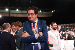 &Oacute;scar L&oacute;pez considera que S&aacute;nchez "debe continuar" e insiste en que "nadie est&aacute; al margen" de la corrupci&oacute;n