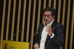 &Oacute;scar L&oacute;pez  "indignado" por la imputaci&oacute;n de la mujer de su jefe  Bego&ntilde;a G&oacute;mez 
