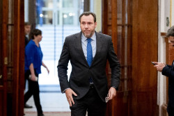 &Oacute;scar Puente afirma que no hay solicitantes de asilo durmiendo en Barajas y culpa al PP de Madrid