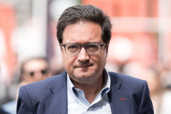  Page  pide el adelanto electoral porque es lo que quiere la sociedad y la voz de su amo, Oscar L&oacute;pez, que de eso nada