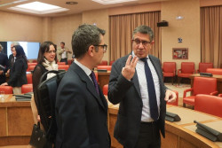 Patxi L&oacute;pez sale en tromba a defender a Gri&ntilde;an