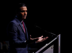 Pedro S&aacute;nchez llama a "cuidar" la Constituci&oacute;n y cumplirla cuando &eacute;l est&aacute; pactando con los independentistas.&iquest;Se est&aacute; riendo de los ciudadanos?, 