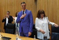 Pedro S&aacute;nchez se reunir&aacute; ma&ntilde;ana con los diputados y senadores del PSOE en el Congreso