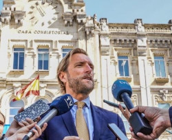 Pi&ntilde;a lamenta el "espect&aacute;culo" que est&aacute;n "padeciendo los santanderinos" con el aparcamiento de El Sardinero