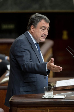 PNV amaga con revelar lo que le ofrec&iacute;a Feij&oacute;o y dice que el PP tiene el "tractor gripado" por el "aceite Vox"