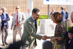 PP-A repetir&iacute;a mayor&iacute;a absoluta con 22 puntos sobre el PSOE-A, que caer&iacute;a hasta 24-26 esca&ntilde;os, seg&uacute;n el Centra