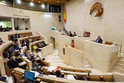 PP y PRC defienden un presupuesto "social" y "ambicioso" que PSOE y Vox tachan de "insuficiente" y "fraude"