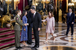 Primera recepci&oacute;n en el Palacio Real y `besamanos` con 2.000 invitados para la Princesa Leonor