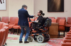 PSOE y comunistas de Podemos  a hostias pero se necesitan para burlar las elecciones qu&eacute; piden los ciudadanos de forma abrumadora 