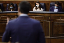PSOE y Podemos-comunistas a tortas les unen los sueldazos, el Falcon y la moqueta