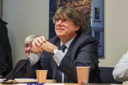 Puigdemont dice que miembros del PSOE le ofrecieron un indulto si se entregaba, despu&eacute;s de un tiempo en prisi&oacute;n