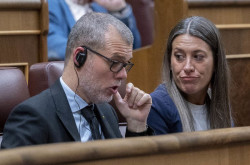 Puigdemont que se quiere marchar de Espa&ntilde;a pide  en el Congreso que el catal&aacute;n sea oficial en  la Audiencia Nacional y el Tribunal Supremo
