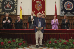 Rafael Cadenas recoge el Cervantes: "Los dem&oacute;cratas deben pedir a voces la renovaci&oacute;n de la democracia, es urgente"