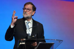 Rajoy elogia el pacto de rentas de Costa en Portugal y ve "populista" que S&aacute;nchez busque "dividir entre ricos y pobres"