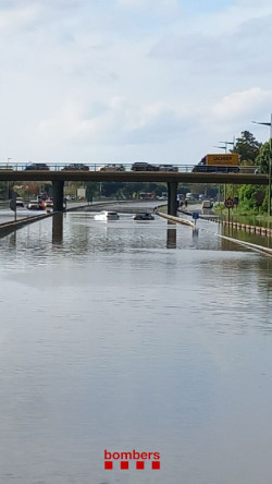 Reabierta la C-32 en Castelldefels (Barcelona) tras inundaciones por la DANA