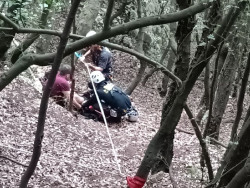Rescatado un senderista de Bilbao que sinti&oacute; v&eacute;rtigo en la ruta del Faro del Caballo en Santo&ntilde;a