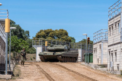 Robles adelanta que los seis `Leopard` espa&ntilde;oles llegar&aacute;n esta semana a Ucrania