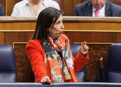 Robles avanza la construcci&oacute;n de viviendas en "casi todas" las comunidades y niega "electoralismo" en el anuncio