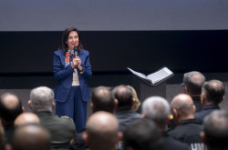 Robles dice  que Espa&ntilde;a es un socio de la OTAN fiable pero no paga lo que se acuerda